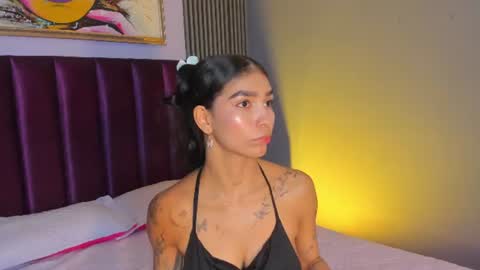 Snapshot of laura_aristizabal_19 chatting on 06-14-26, 03:03 Laura online show from 06-14-26, 03:03