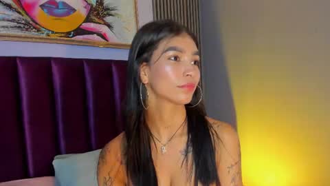 Snapshot of laura_aristizabal_19 chatting on 06-27-26, 12:04 Laura online show from 06-27-26, 12:04