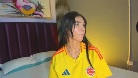 Snapshot of laura_aristizabal_19 chatting on 06-27-26, 12:10 Laura online show from 06-27-26, 12:10