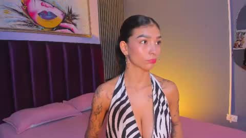 Snapshot of laura_aristizabal_19 chatting on 07-04-26, 12:11 Laura online show from 07-04-26, 12:11