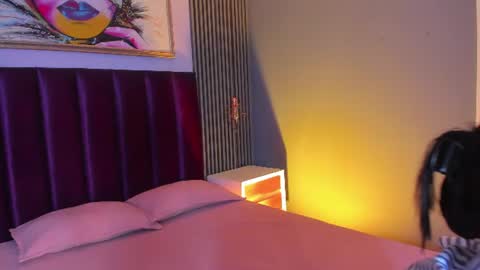 Snapshot of laura_aristizabal_19 chatting on 07-10-26, 11:35 Laura online show from 07-10-26, 11:35