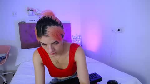 LAURA online show from 01-07-25, 03:44