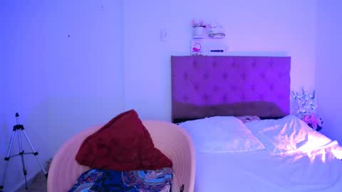 LAURA online show from 01-10-25, 10:04