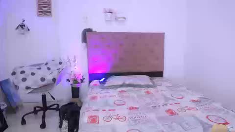 LAURA online show from 09-09-25, 02:27