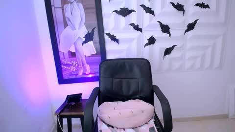 LAURA online show from 10-14-25, 02:29