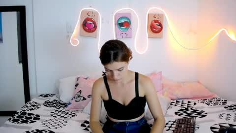 Snapshot of laura_candy02 chatting on 04-27-26, 03:10 LAURA online show from 04-27-26, 03:10
