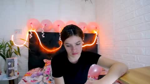 Snapshot of laura_candy02 chatting on 04-29-26, 03:16 LAURA online show from 04-29-26, 03:16