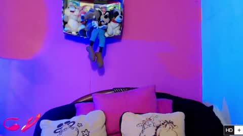 Snapshot of laura_fountain_ chatting on 11-27-25, 10:45 weedcam Curly Laura OF online show from 11-27-25, 10:45