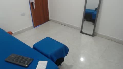 laura_foxx2379 online show from 01-08-26, 09:50