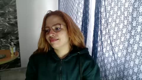 Snapshot of laura_marlyn chatting on 01-10-25, 08:37 LARA online show from 01-10-25, 08:37