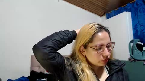 Snapshot of laura_marlyn chatting on 03-20-26, 05:12 LARA online show from 03-20-26, 05:12