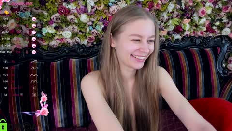 Snapshot of laura_pudd chatting on 01-23-25, 12:30 Laura online show from 01-23-25, 12:30