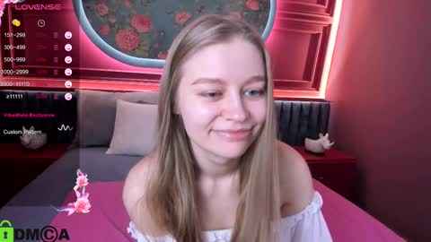 Snapshot of laura_pudd chatting on 03-06-25, 05:43 Laura online show from 03-06-25, 05:43