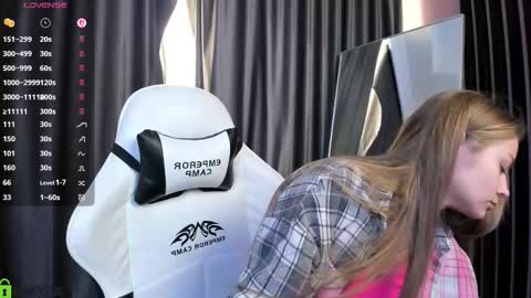 Laura online show from 02-19-26, 01:51