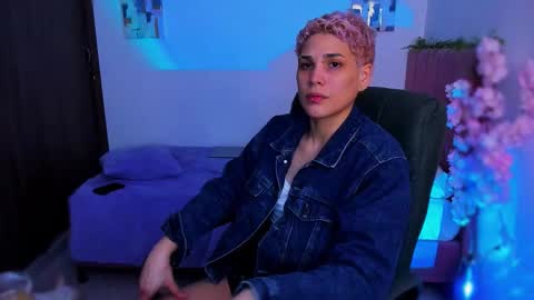 Laura Rose online show from 12-19-25, 06:20