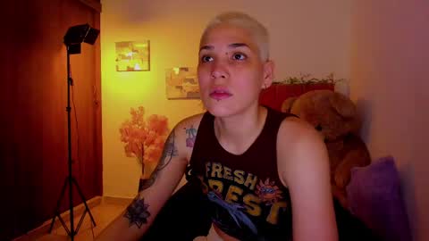 Snapshot of laura_r23 chatting on 04-21-26, 07:25 Laura Rose online show from 04-21-26, 07:25