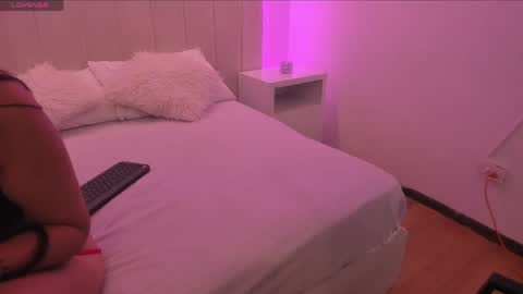 Snapshot of laura_scott_ chatting on 05-03-26, 11:49 Laura online show from 05-03-26, 11:49