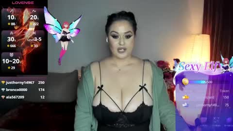 Snapshot of laura_sinner chatting on 01-22-25, 11:32 Laura online show from 01-22-25, 11:32