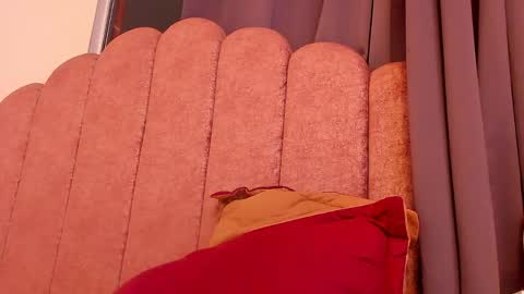 LAURA SOE online show from 04-17-26, 01:08