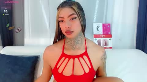 Snapshot of laura_sweet7 chatting on 02-04-26, 05:46 Laura online show from 02-04-26, 05:46