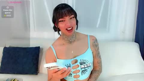 Snapshot of laura_sweet7 chatting on 07-15-26, 06:40 Laura online show from 07-15-26, 06:40