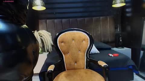 Snapshot of laura_wallets chatting on 02-26-26, 06:29 Laura wallets online show from 02-26-26, 06:29