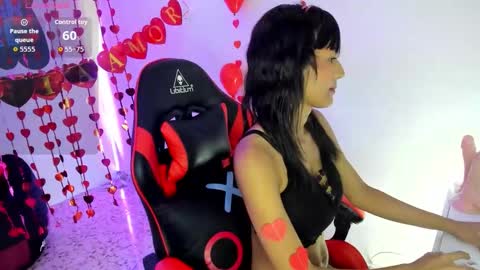 Snapshot of laurablush chatting on 02-11-26, 08:03 LauraBlush online show from 02-11-26, 08:03