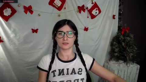 Snapshot of lauradre_ chatting on 01-02-25, 10:16 Laura online show from 01-02-25, 10:16