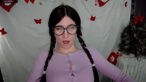 Snapshot of lauradre_ chatting on 01-10-25, 09:13 Laura online show from 01-10-25, 09:13