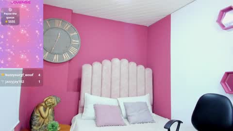 Laura Glowing online show from 01-31-25, 03:30