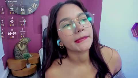 Laura Glowing online show from 02-18-25, 02:59