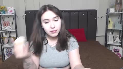 Snapshot of laurahlot chatting on 02-02-25, 06:42 LauraHlot online show from 02-02-25, 06:42