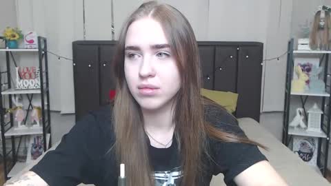 Snapshot of laurahlot chatting on 09-24-25, 05:44 LauraHlot online show from 09-24-25, 05:44