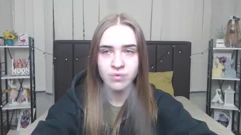 Snapshot of laurahlot chatting on 10-12-25, 05:50 LauraHlot online show from 10-12-25, 05:50