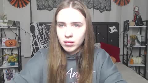 Snapshot of laurahlot chatting on 10-29-25, 07:04 LauraHlot online show from 10-29-25, 07:04