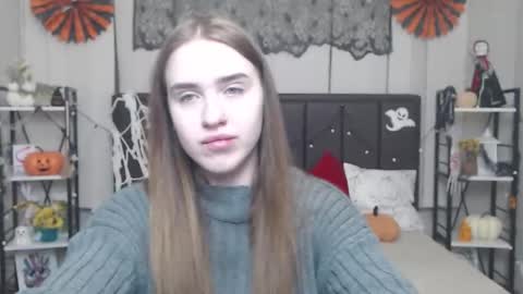 Snapshot of laurahlot chatting on 11-04-25, 07:13 LauraHlot online show from 11-04-25, 07:13