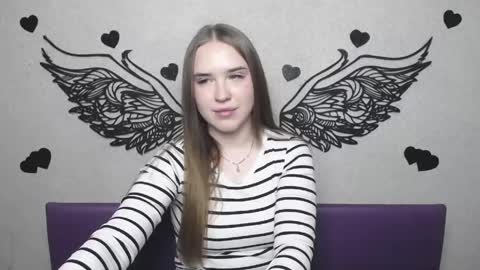 LauraHlot online show from 04-18-26, 06:01