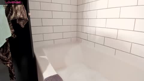 Snapshot of lauraloomer chatting on 01-06-26, 03:10 Laura Loomer online show from 01-06-26, 03:10