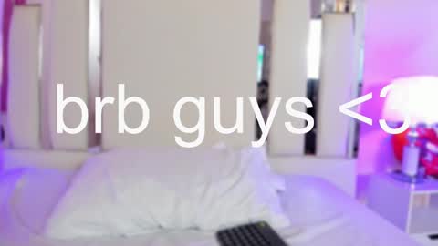 Snapshot of lauramartin1 chatting on 03-06-25, 07:25 Laura MartinGMT-5 2200-0600 online show from 03-06-25, 07:25