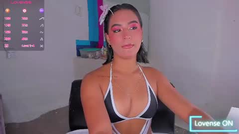 Snapshot of lauramayer chatting on 07-09-26, 02:04 Laura Mayer online show from 07-09-26, 02:04