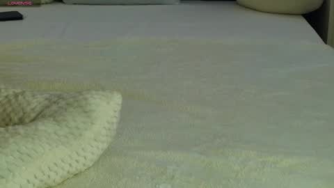 Snapshot of lauramirage chatting on 11-18-25, 08:19 LauraMirage online show from 11-18-25, 08:19