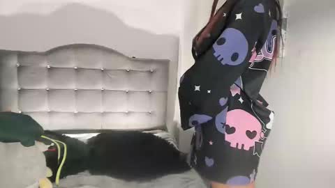 Snapshot of lauraohana chatting on 12-03-24, 02:03 lauraohana online show from 12-03-24, 02:03