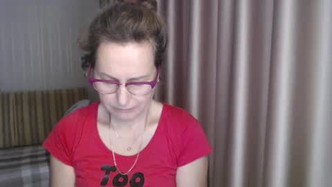 Lauraoven1 online show from 01-12-25, 08:57