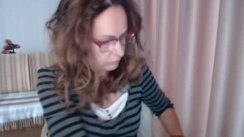 Lauraoven1 online show from 10-21-25, 10:27