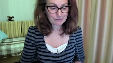 Snapshot of lauraoven1 chatting on 06-19-26, 08:18 Lauraoven1 online show from 06-19-26, 08:18