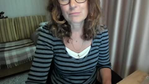 Snapshot of lauraoven1 chatting on 07-06-26, 03:03 Lauraoven1 online show from 07-06-26, 03:03