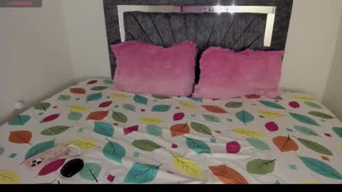 laurasofia01 online show from 03-19-26, 04:05