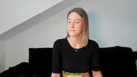 Laura Lara Sommer online show from 07-22-26, 10:18