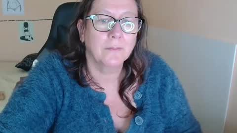 laureanne online show from 12-08-24, 01:25