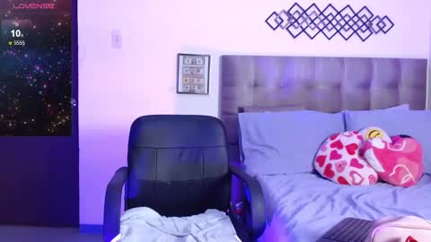 Snapshot of laureen_brown chatting on 01-29-25, 09:50 Laura online show from 01-29-25, 09:50